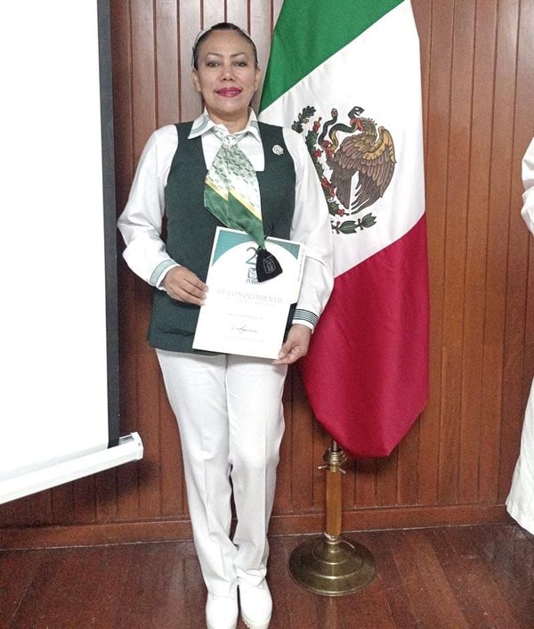 OLIVIA SÁNCHEZ MARTÍNEZ CELEBRA 25 AÑOS DE TRAYECTORIA LABORAL