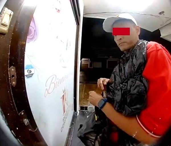 ¡LOS GRABAN Y RETE-GRABAN! - *Los captan en pleno robo pero nada pasa