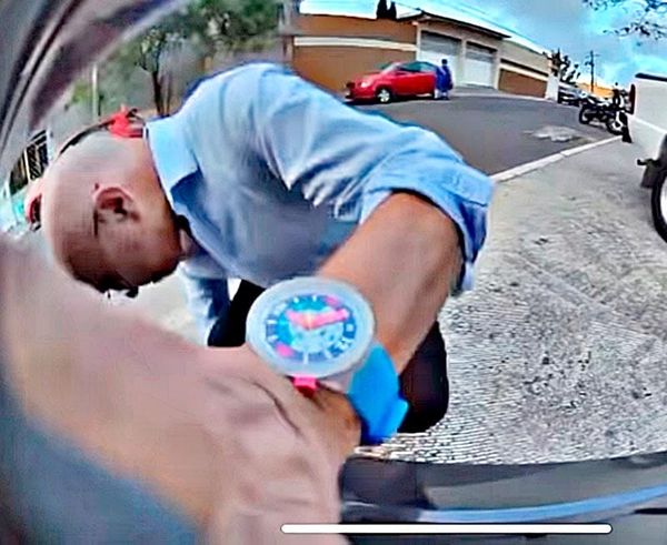 ¡GRABAN A PELÓN INTENTADO ROBAR UN CAMIONETÓN!