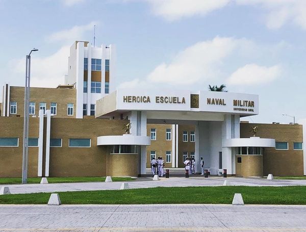 ¡14 HERIDOS EN LA ESCUELA NAVAL! - COLAPSÓ LA CIMBRA DEL COBERTIZO DE EMBARCACIONES DURANTE EL VACIADO DE CONCRETO
