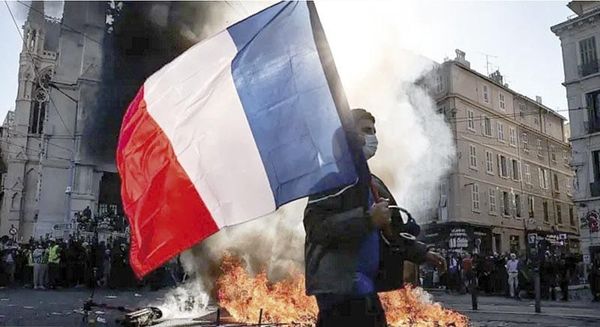 ¡MACRON DECRETA TOQUE DE QUEDA! - EN FRANCIA