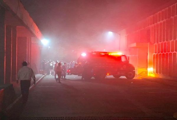 ¡SE INCENDIO FARMACIA DEL IMSS! - BOMBEROS APAGARON EL FUEGO EN EL PANALITO DEL SEGURO SOCIAL DE CUAUHTEMOC