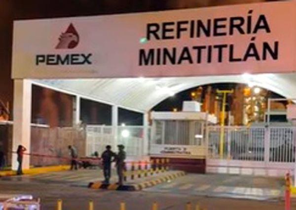 ¡ATACAN REFINERÍA DE PEMEX! - EN MINATITLÁN