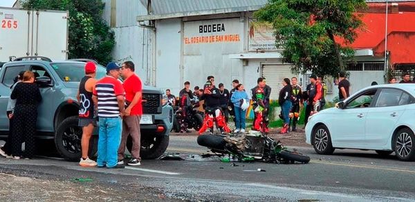 ¡BIKER PIERDE LA VIDA POR ENCONTRONAZO!