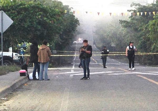 ¡DEJAN CUERPO ENCOSTALADO EN PAPANTLA!
