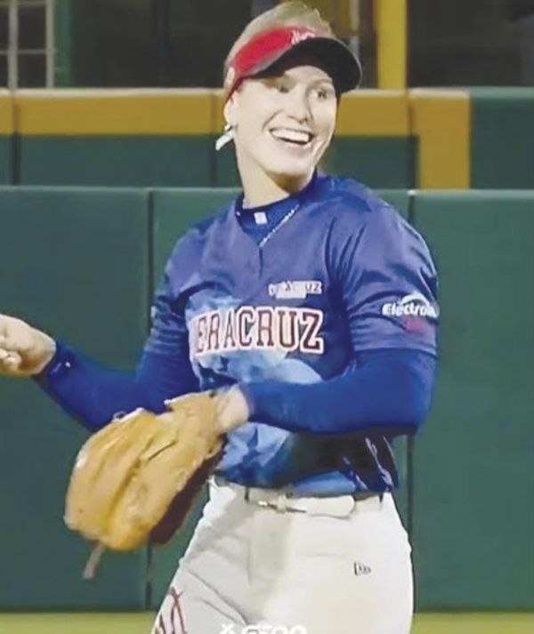 ¡EL ÁGUILA SOFTBOL MANTIENE SU BASE!