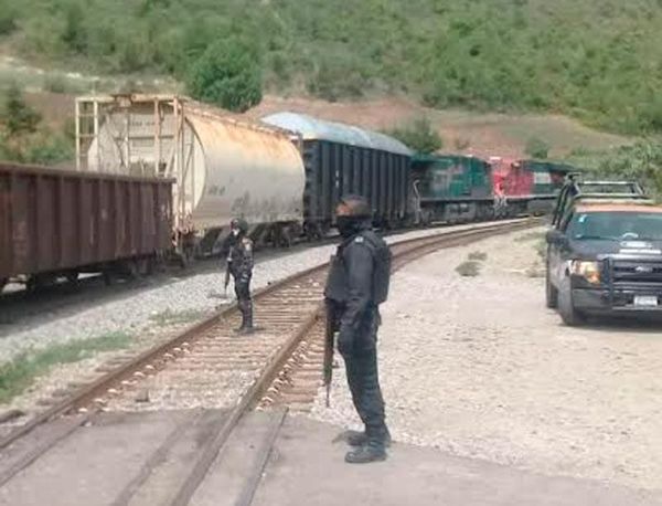 ¡ASESINAN A DOS GUARDIAS DE FERROSUR EN ACULTZINGO!