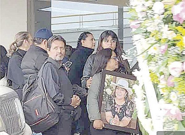 ¡DESPIDEN A MAESTRA QUE MURIÓ EN ATAQUE EN ESCUELA DE TORREÓN!