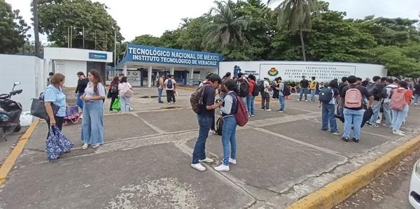 ¡EVACUAN A 6 MIL ESTUDIANTES DEL TECNO POR MATERIAL PELIGROSO EN LABORATORIO!