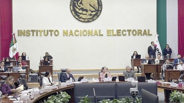 ¡RENUNCIAN AL INE TRES DIRECTIVOS LIGADOS A PROVEEDOR!
