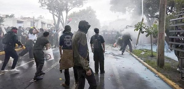 ¡ESTALLA VIOLENCIA EN MARCHA CONTRA EL AGUA SUCIA EN JALISCO!