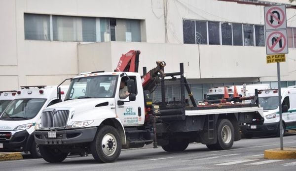 ¡MUERE TRABAJADOR DE CFE AL CAER JUNTO CON POSTE!