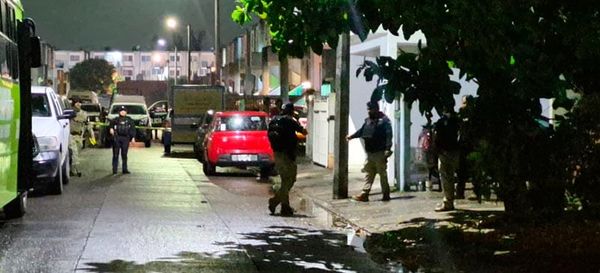 ¡DETENIDOS POR QUEMARLE LAS “PATAS AL CHAMUCO”!