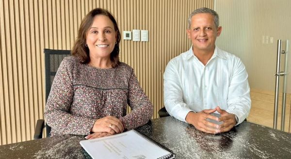 ¡PISTOLEROS ASALTAN A EJECUTIVA DE NISSAN LE ROBAN 300 MIL PESOS!