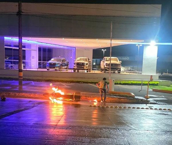 ¡SE LE PRENDIÓ LA MOTO AL GHOST RIDER!
