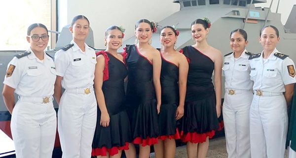 CADETES Y ESTUDIANTES UNIVERSITARIOS EN INTERCAMBIO CULTURAL
