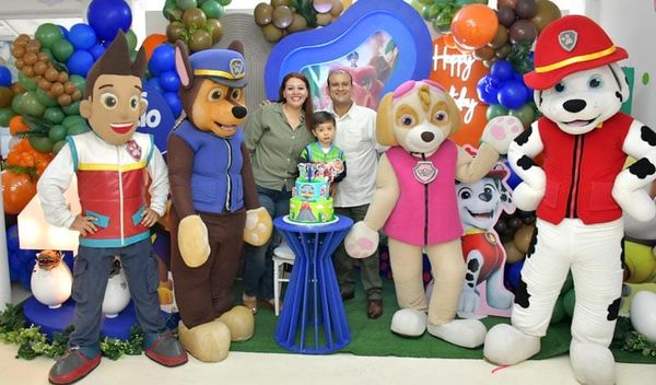 DIVERTIDO FESTEJO PARA LUIS EMILIO