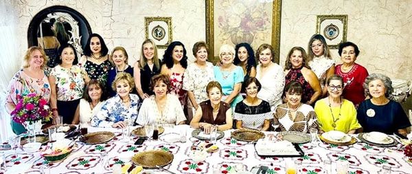 ¡PETRY DE TEJEDA CELEBRA SU CUMPLEAÑOS!