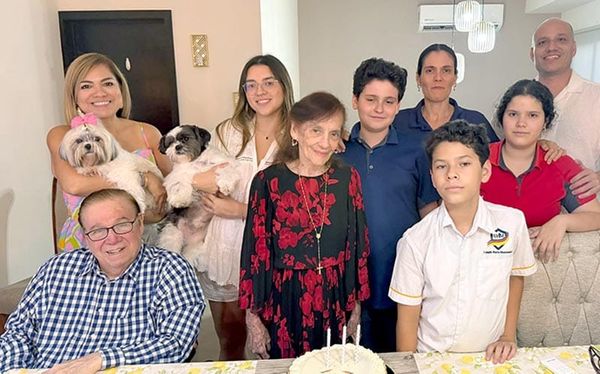 IDALIA PÉREZ HAAZ CELEBRA UN AÑO MÁS DE VIDA