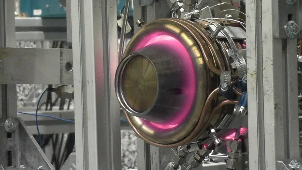 First electricity generation with compressorless hydrogen gas turbine