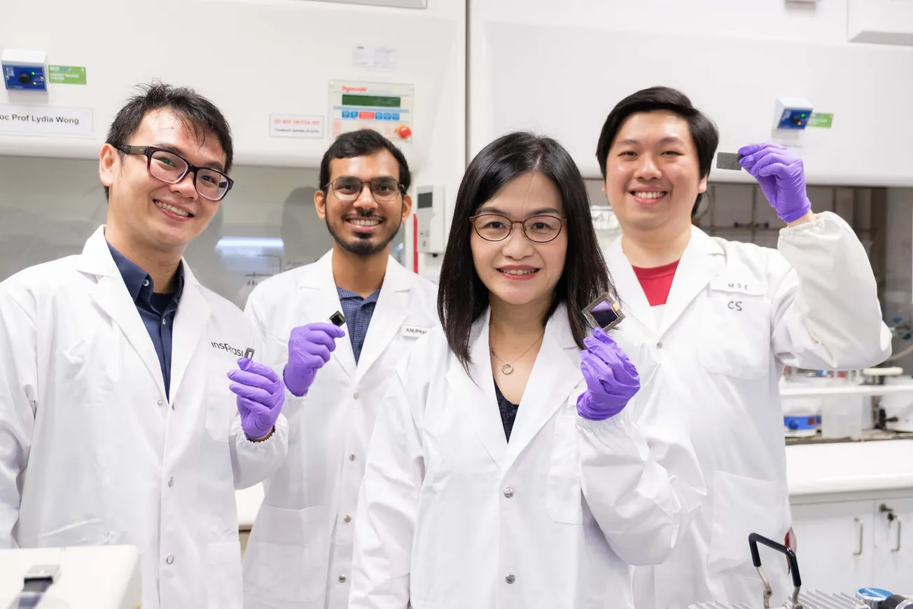 Solar Device Turns Seawater and Toxic Waste into Clean H2