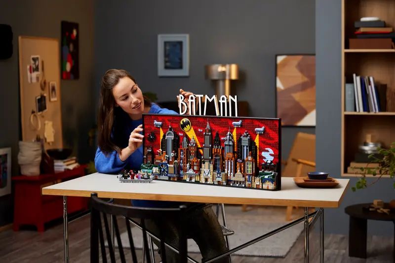 LEGO Celebrates 85 Years of Batman with Action-Packed Gotham City Skyline 76271