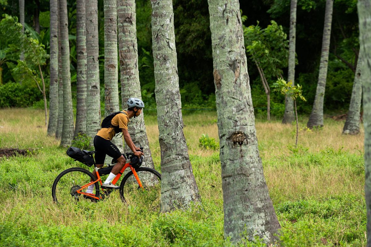 Apidura's 2026 Expedition Series: Built-In GPS Mounts and Anti-Bulge Zippers