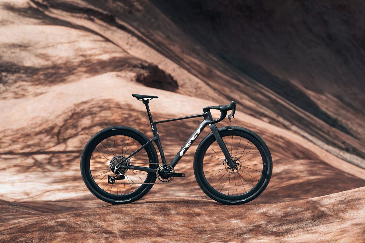 Felt Breed 2026: 950g Frame, 54mm Clearance, and Integrated Cockpit You Can't Swap