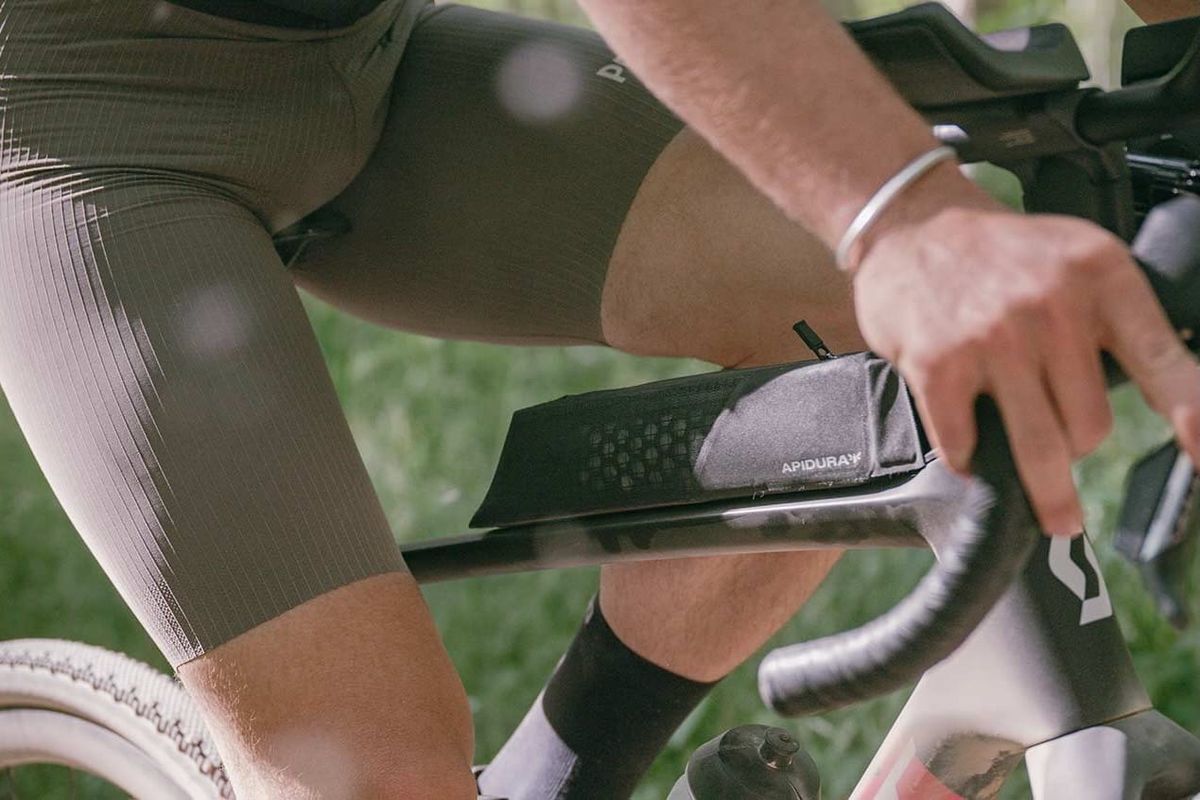 Apidura's New Bolt-On Top Tube Bags Ditch Straps, Claim 4+ Watts Saved