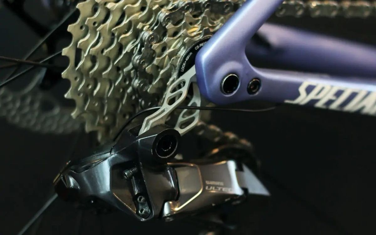 A $119 Derailleur Hanger: absoluteBLACK's Titanium Flex on Your Drivetrain