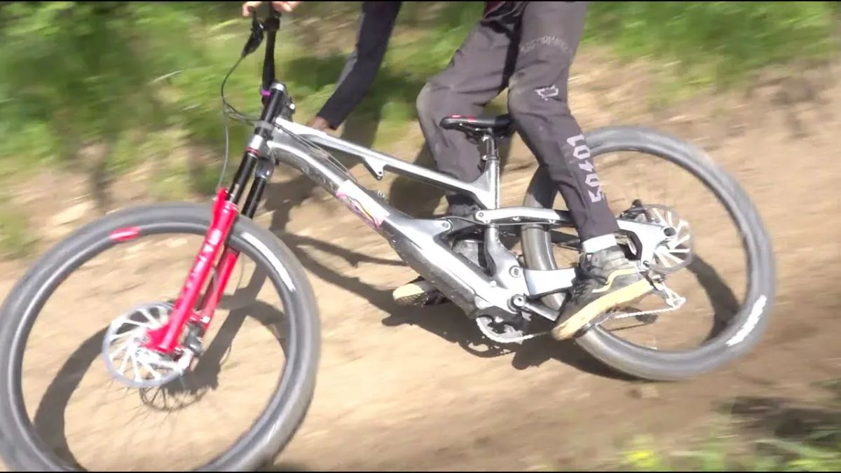Video: 50to01: Pila Raw