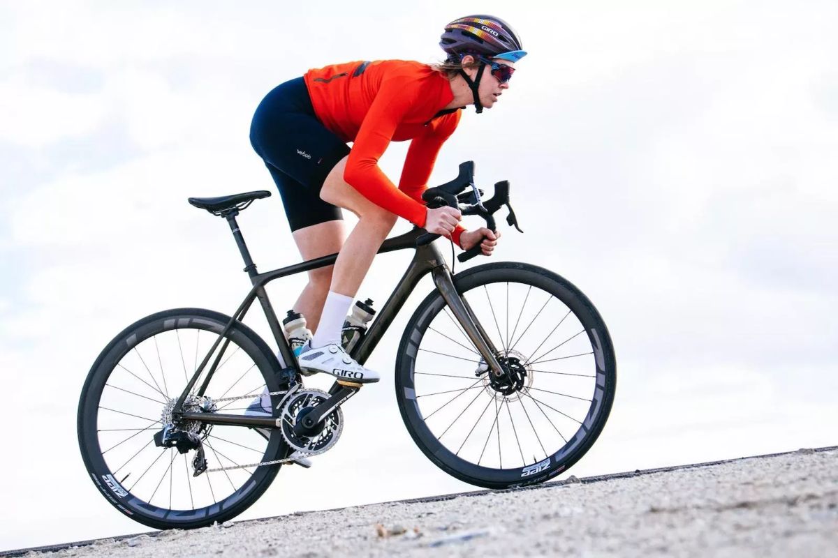 Zipp 303 Firecrest Tubeless Disc Brake Wheelset gets Lighter, Wider and Cheaper