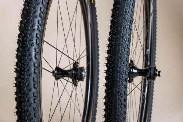 Pirelli Finishes Its Gravel Tire Range With the RH and RM Race Models