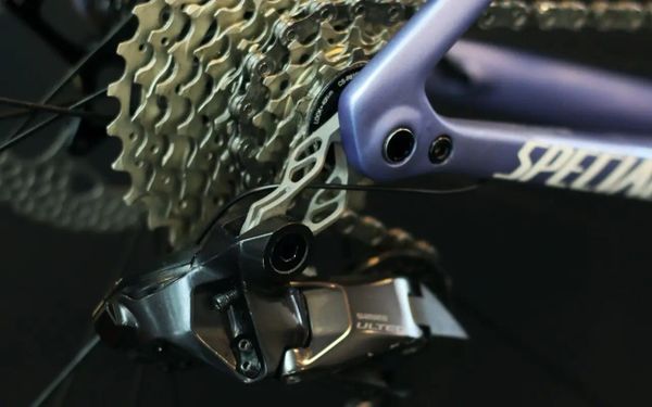 A $119 Derailleur Hanger: absoluteBLACK's Titanium Flex on Your Drivetrain