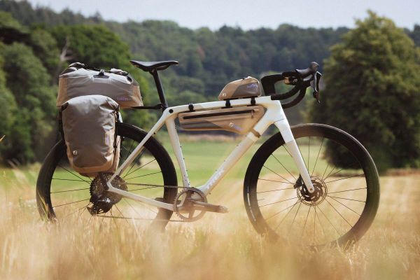 Tailfin Finally Offers Bags That Aren't Black—Here's the Full Lineup