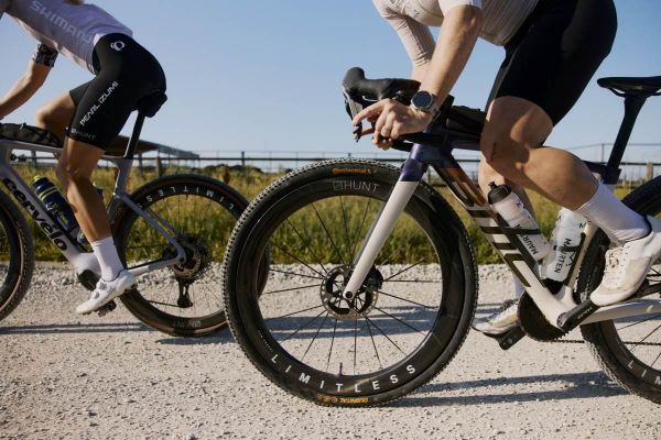 Hunt's 1317g Gravel Wheels Cost $2,899—The Steel Version Might Be the Smarter Buy