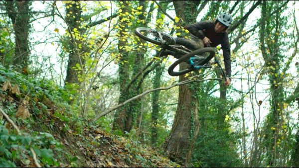 Watch Craig Evans Rip Around on the Santa Cruz Carbon Chameleon