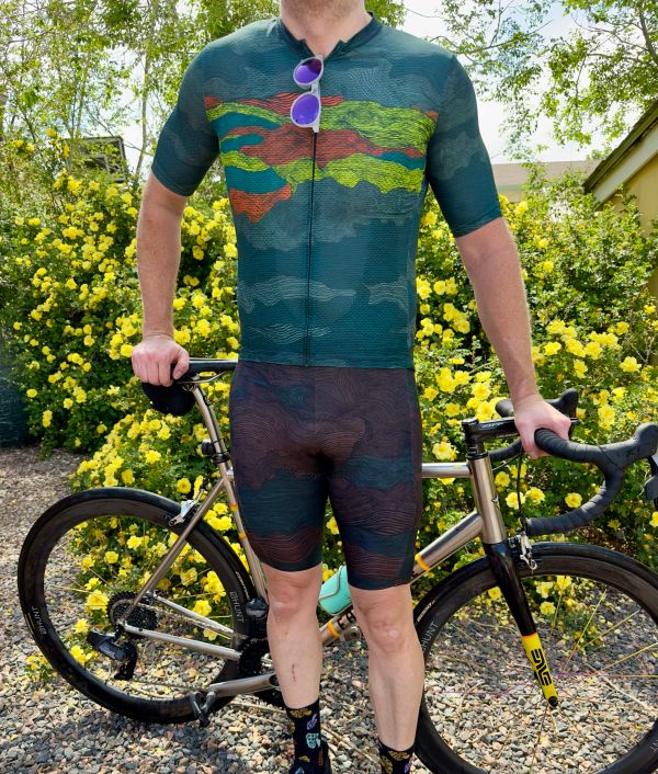 The PEARL iZUMi Contours Gravel Collection - Beats the Heat and Looks Good Too