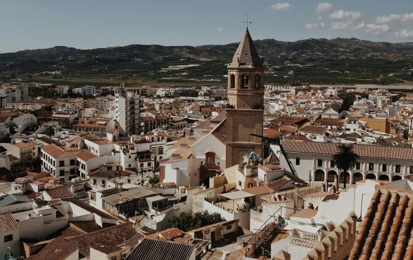 How to Judge and Improve Images That Convey the Appeal of a Tourist Destination