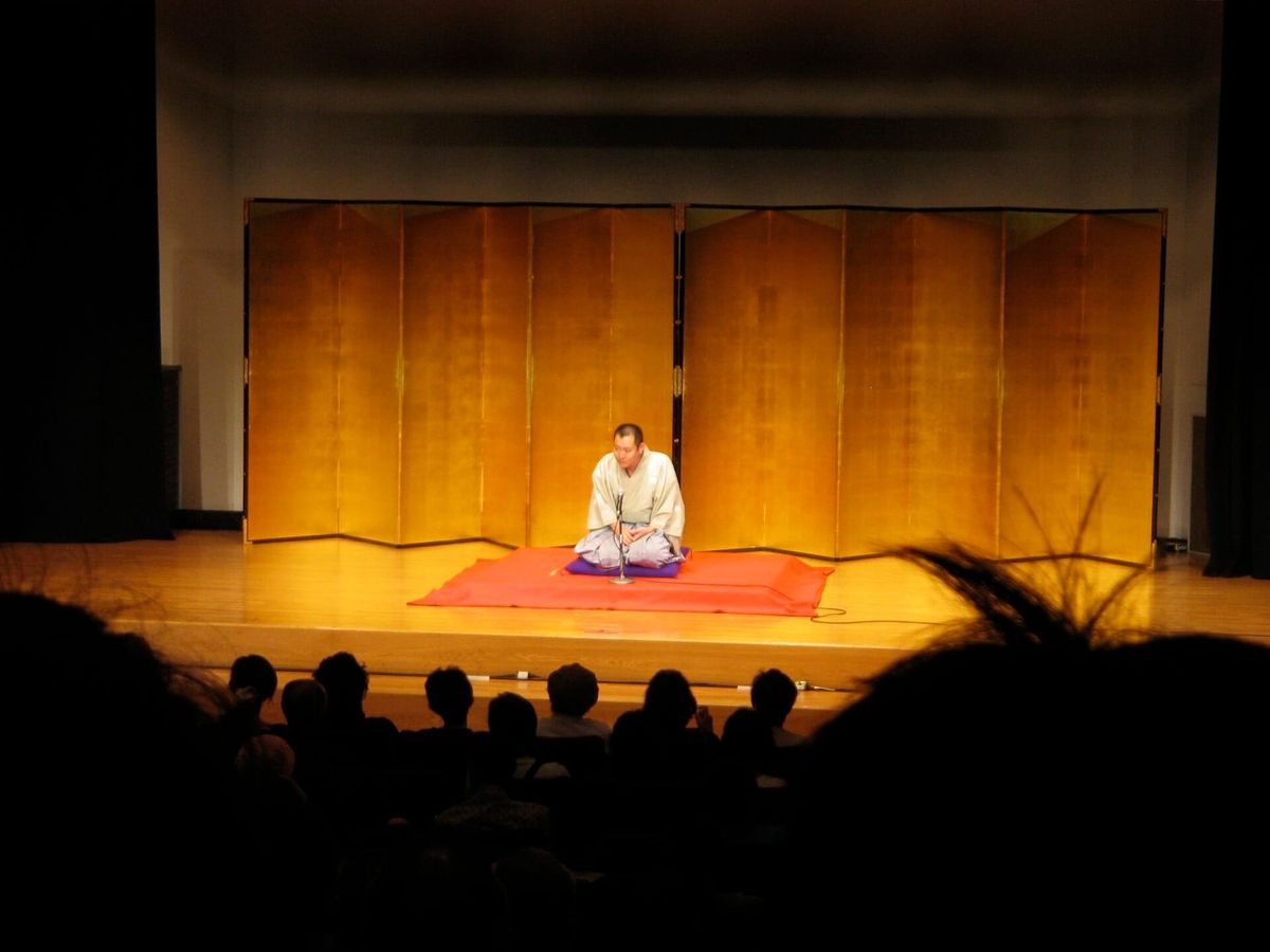 Sitting Down and Telling Stories: learning TTRPG skills from Rakugo