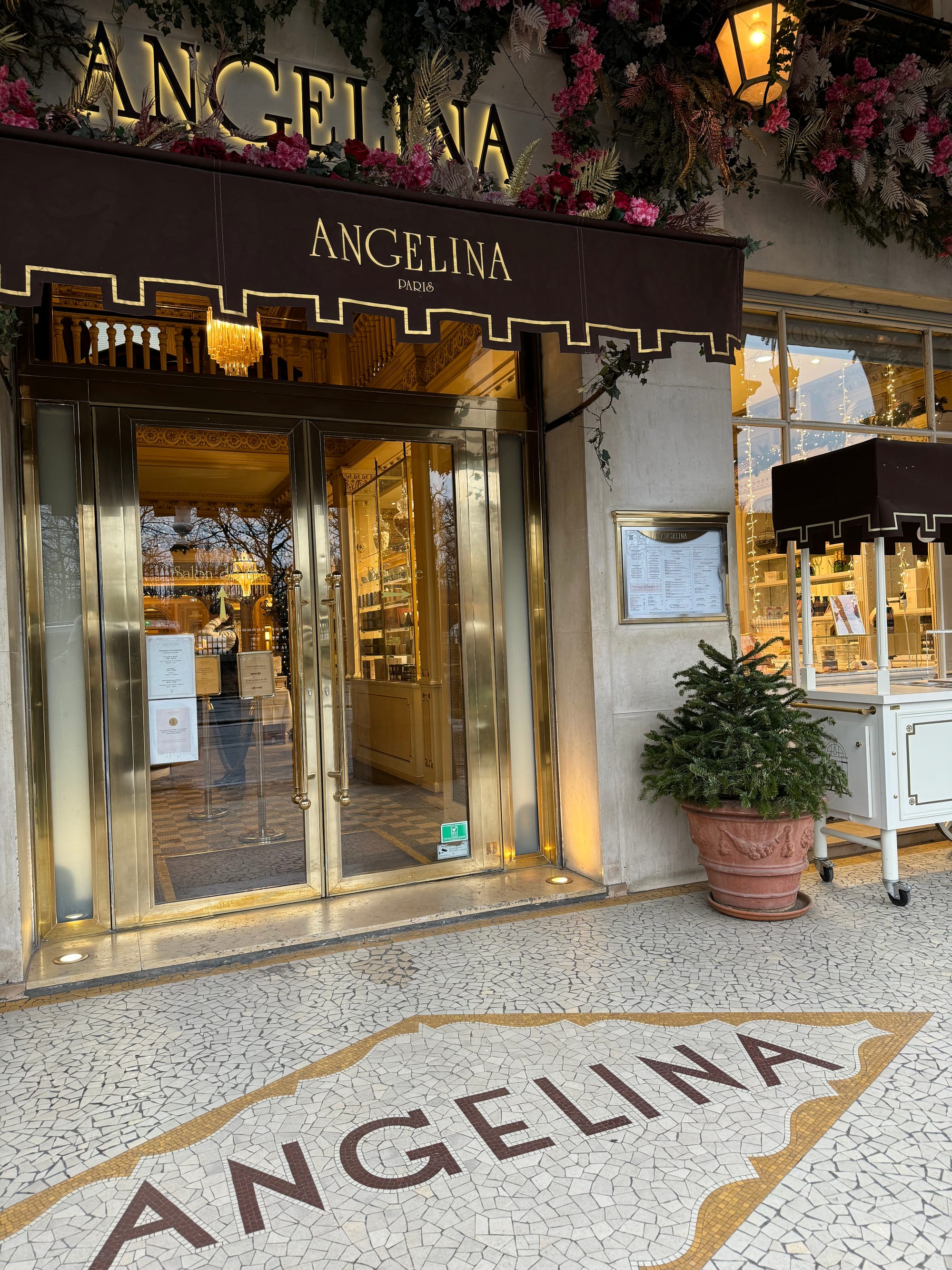 Parisian Café front door at rue de rivoli