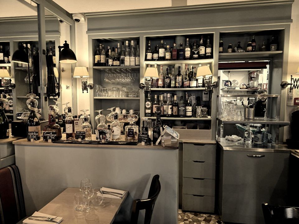 Insider Spots Where Locals Actually have Lunch in Paris