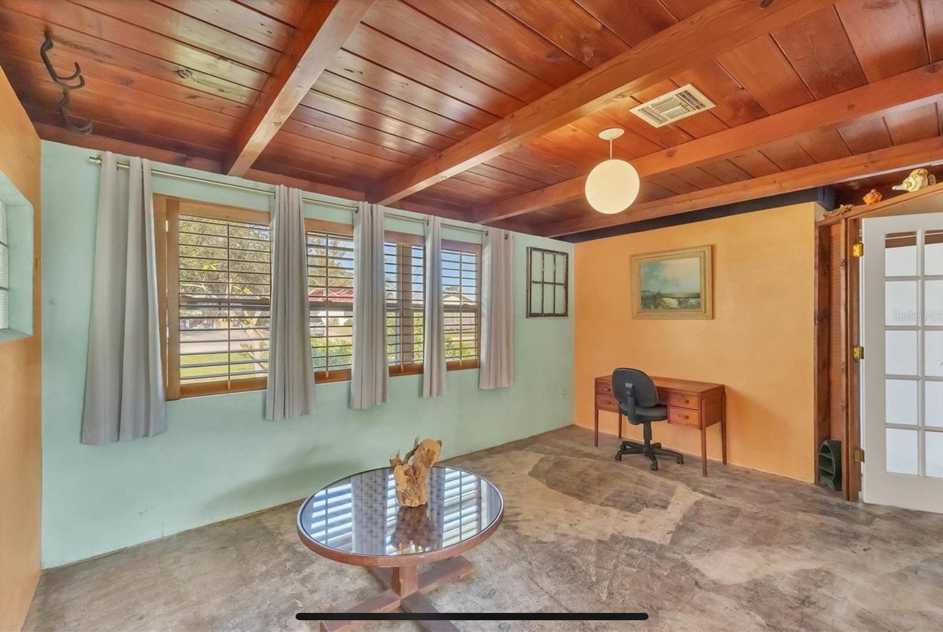 the living room before renovations