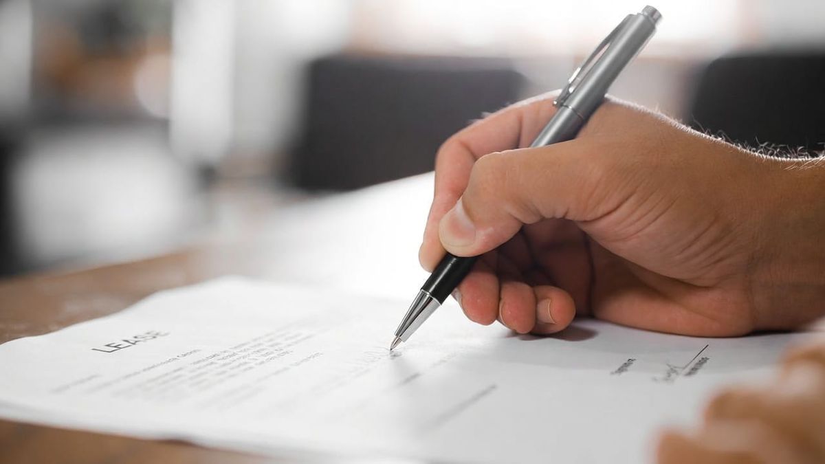 What to Know Before Signing Your First Lease in Texas