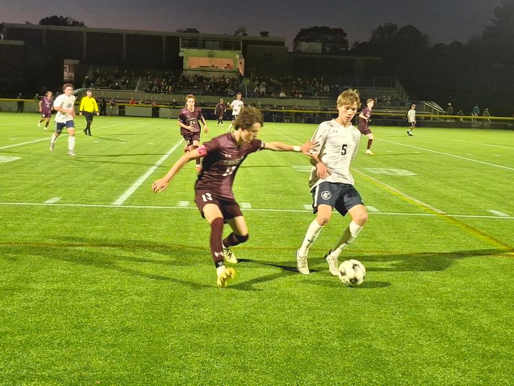 Yarmouth boys edge Greely, earn top seed in Class B South