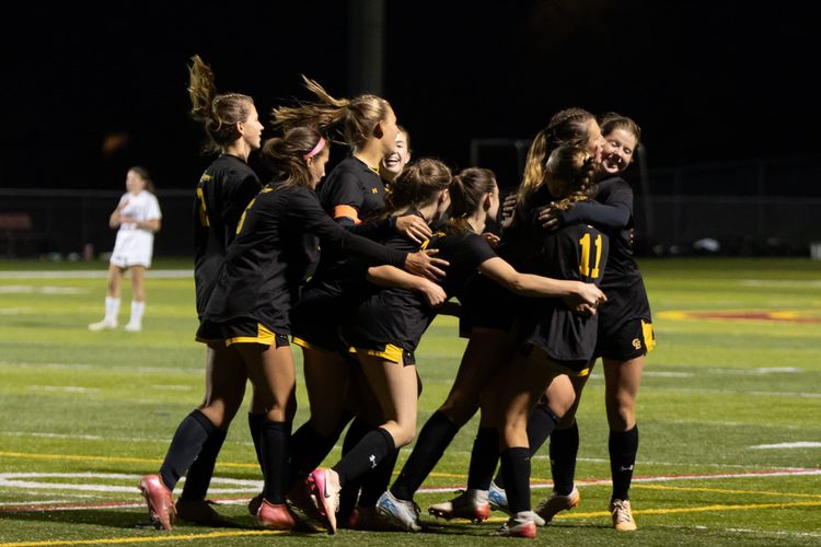 Cape Elizabeth girls wear the bulls-eye well as they prepare for run at elusive Gold Ball