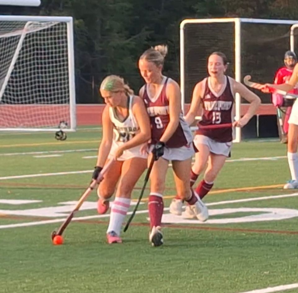 Freeport field hockey stays perfect with win over Winthrop