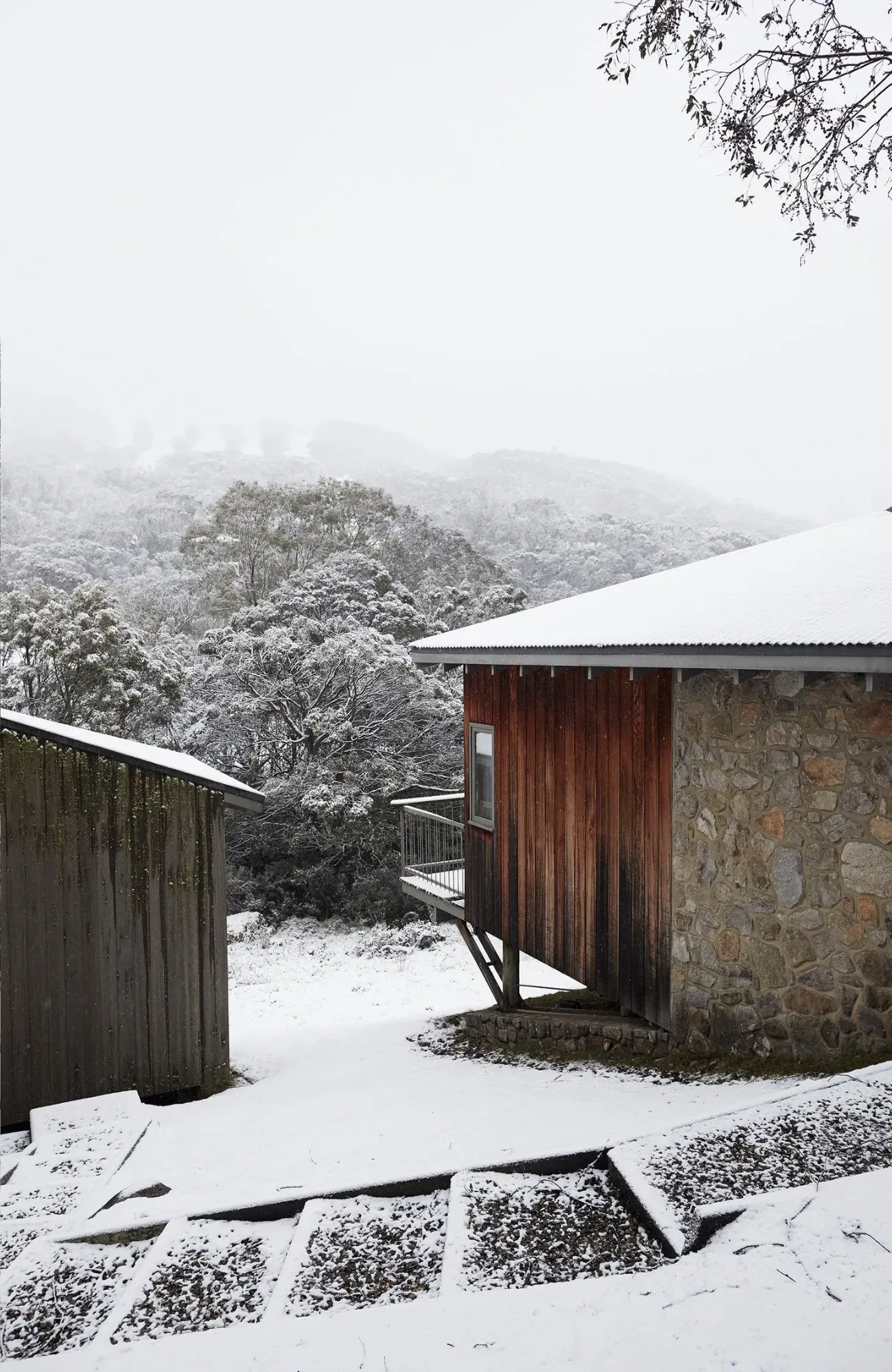 Cedar Cabin by Nicholas Gurney & Monique Easton. Side elevation of Cedar cabin, views out to Mount Kosciuszko.