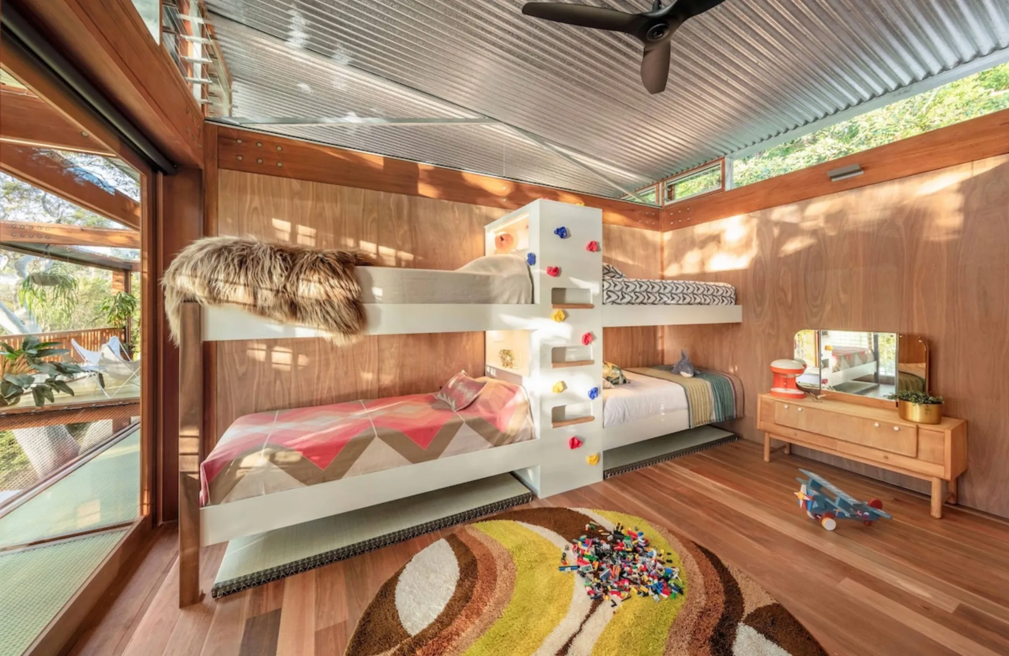 Balmy Palmy by CplusC Architectural Workshop. View into Childrens bedroom