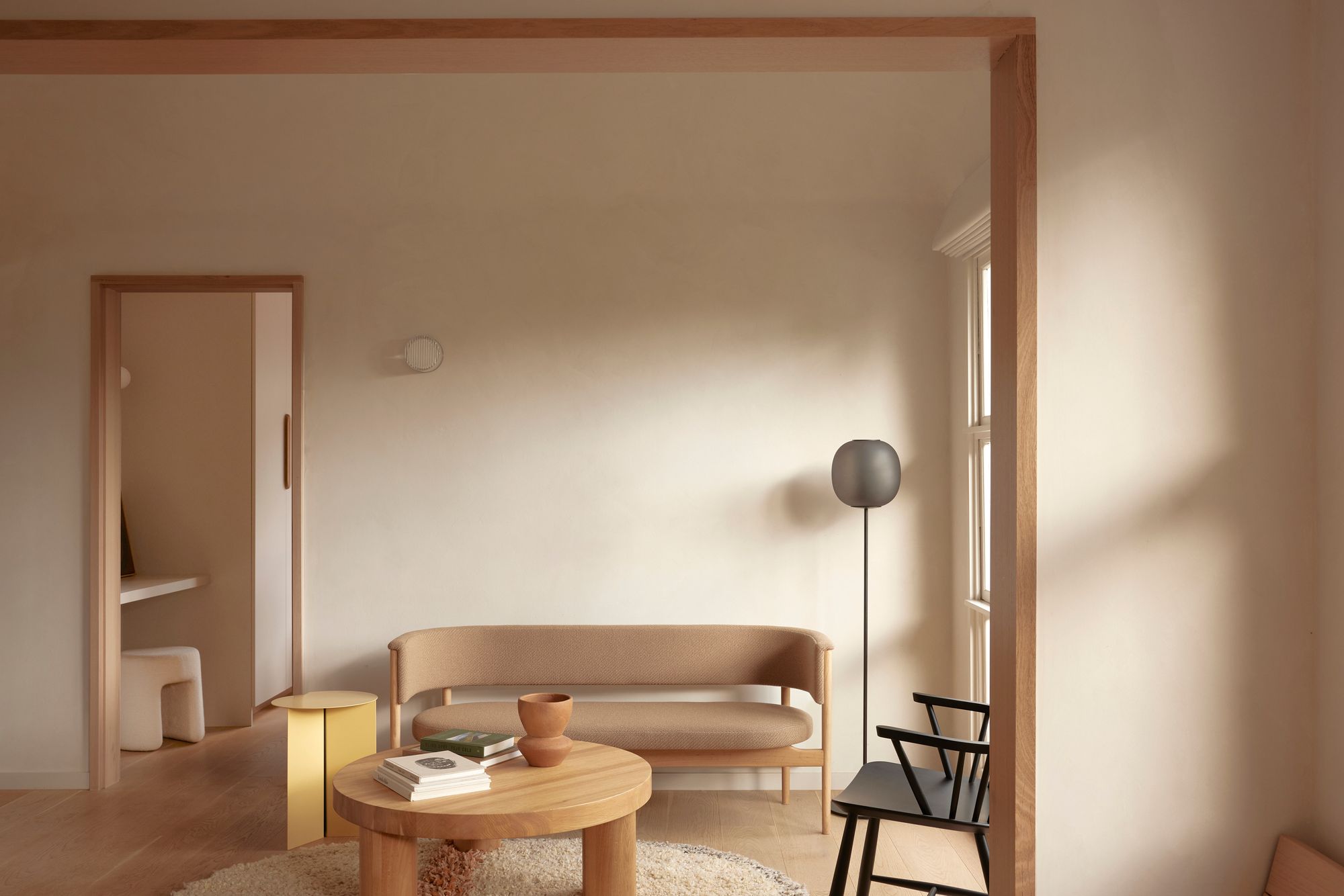 Portsea Surf Shack by Blair Smith Architecture. View into living room area,  featuring soft coastal aesthetic and sandy colourtones. 